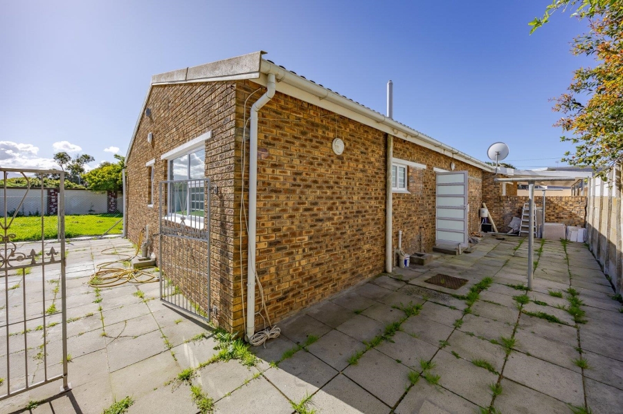 4 Bedroom Property for Sale in Zeekoevlei Western Cape